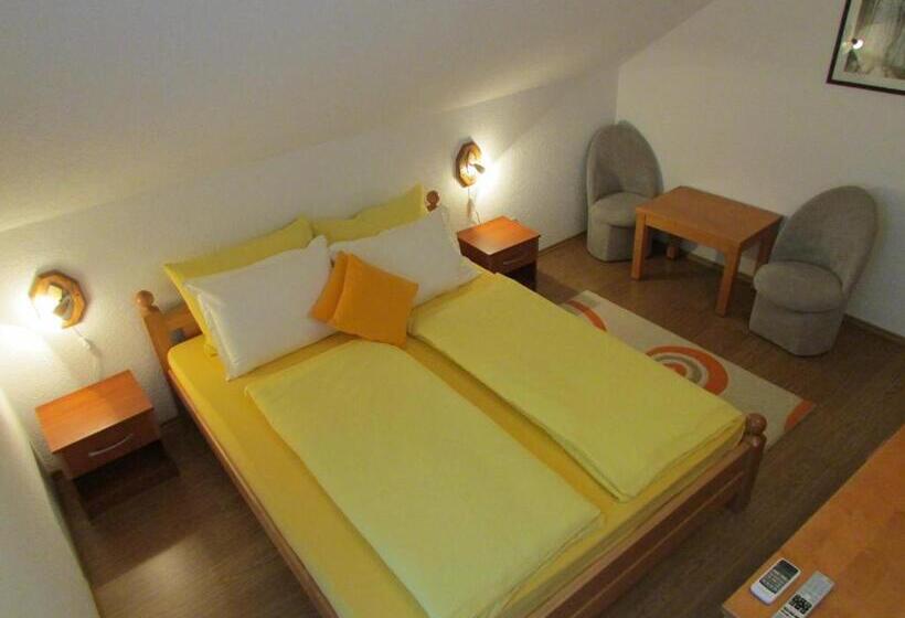 家庭间, Pansion Breza