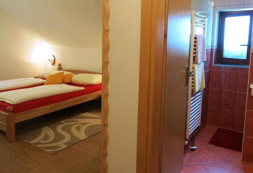 家庭间, Pansion Breza