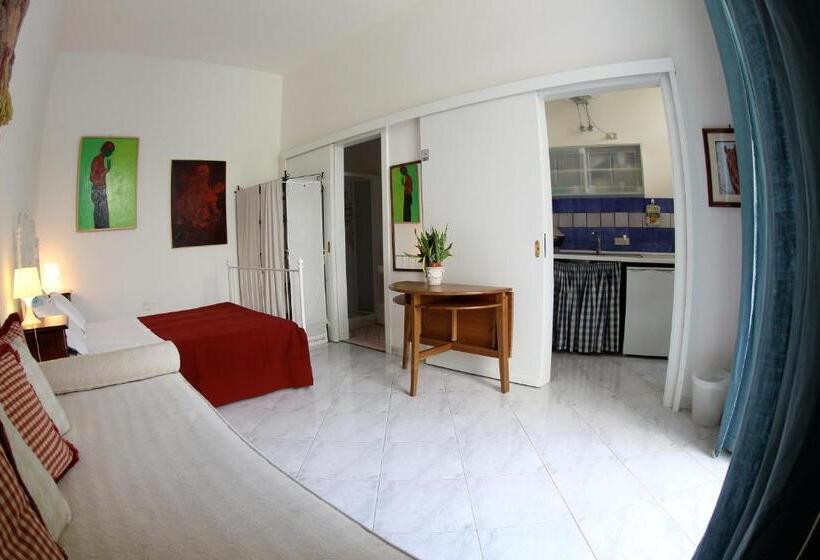 סטודיו דלוקס, B&b La Corte