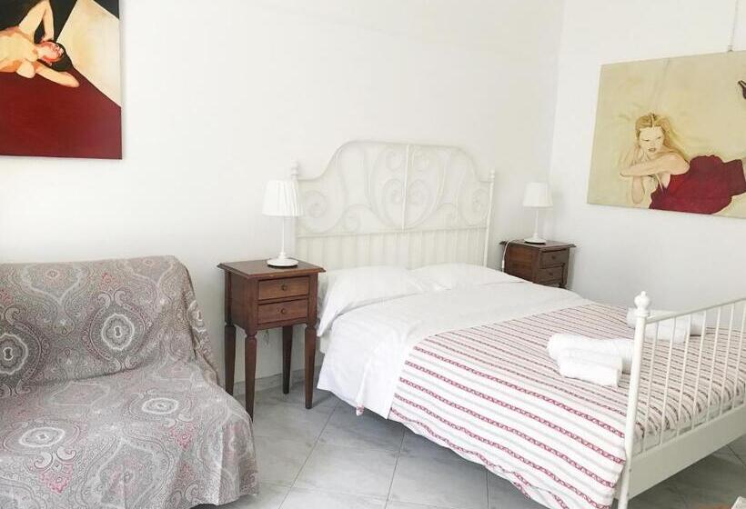 סטודיו דלוקס, B&b La Corte