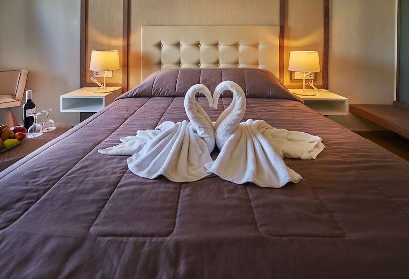 غرفة قياسية إطلالة جانبية علي البحر, Eva Bay Hotel On The Beach   Adults Only