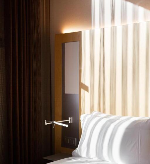 جناح جونيور, Barceló Valencia