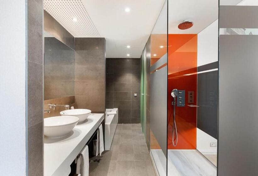 جناح جونيور, Barceló Valencia