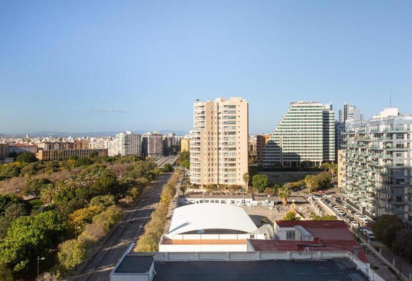 جناح جونيور, Barceló Valencia