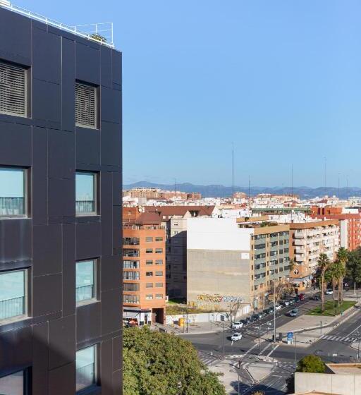 جناح جونيور, Barceló Valencia