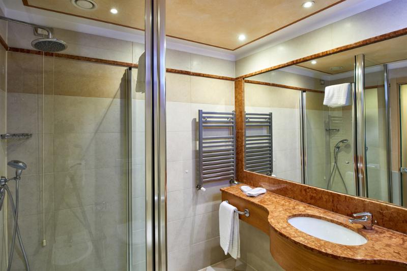 스탠다드 룸, Cruise