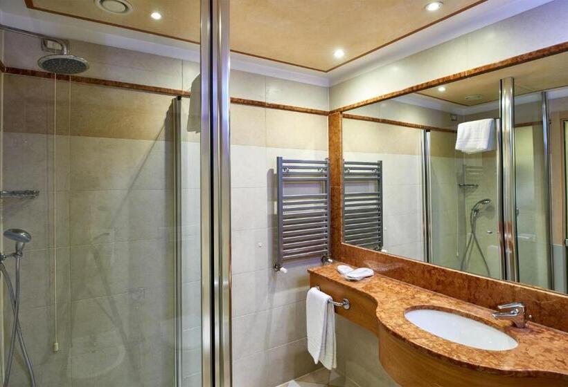 수피리어 룸, Cruise