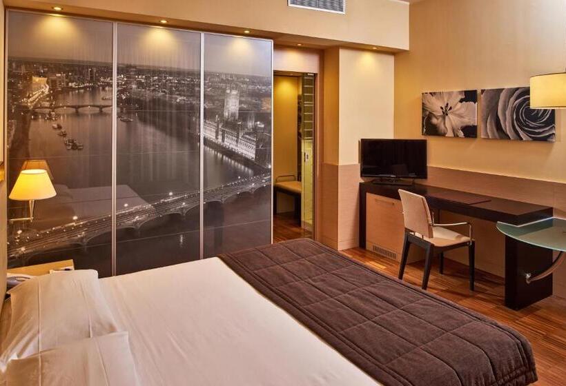 수피리어 룸, Cruise