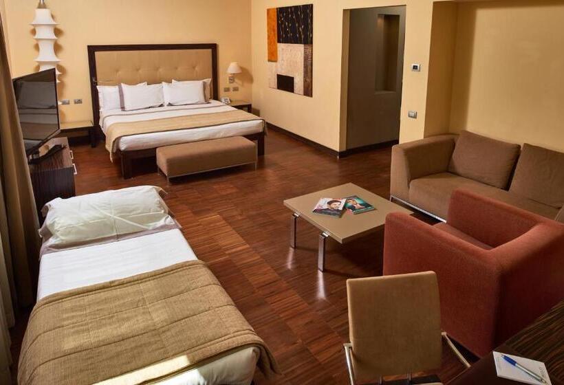 주니어 스위트, Cruise