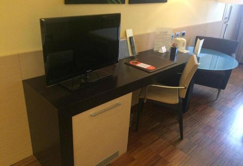 이그제큐티브 트리플, Cruise