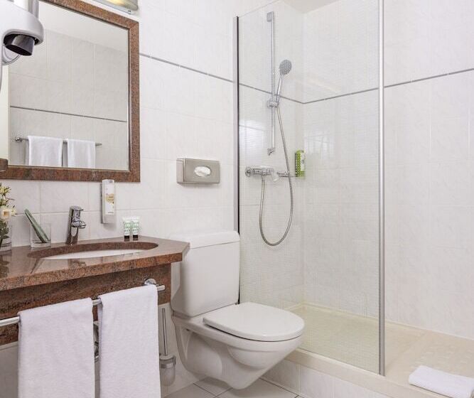 패밀리 룸, Everness Hotel & Resort