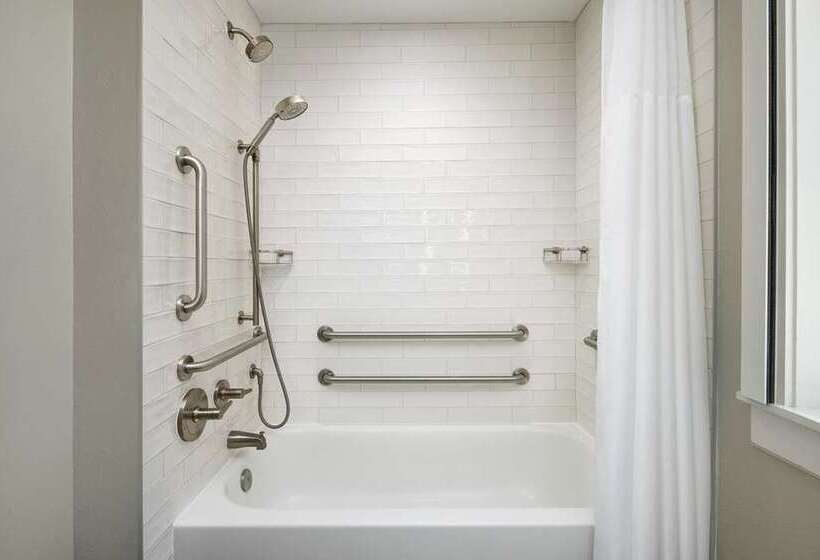 חדר סטנדרט מותאם לאדם עם מוגבלויות, Hilton Memphis