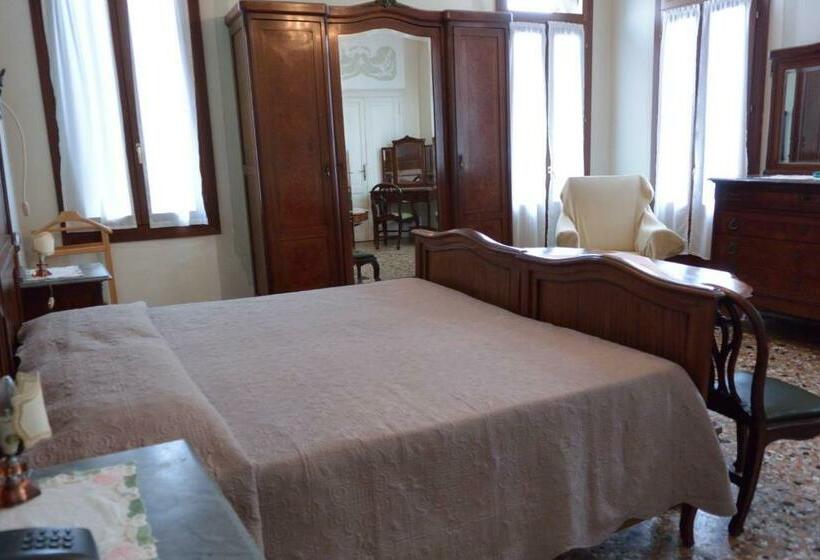 اتاق استاندارد سه تخته با سرویس بهداشتی مشترک, Pensione Seguso