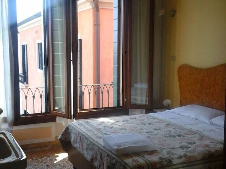 اتاق استاندارد با سرویس بهداشتی مشترک, Pensione Seguso