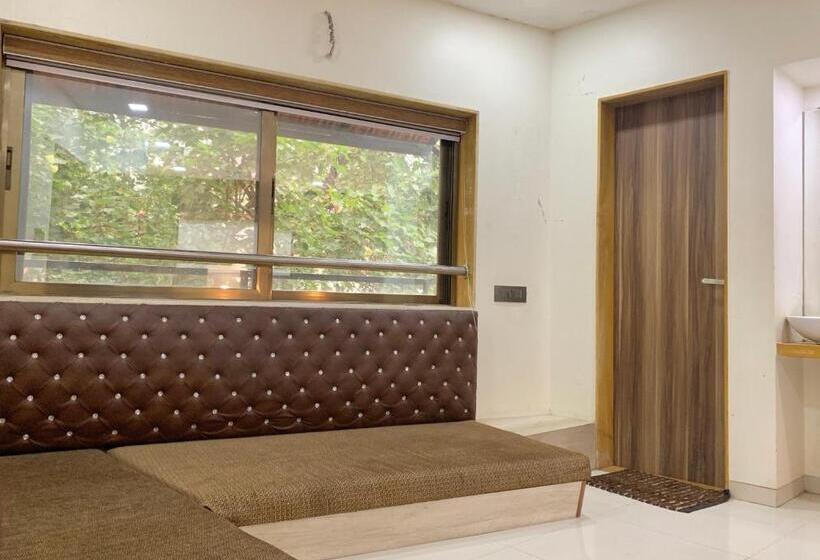 סוויטה משפחתית, Royale Heritage