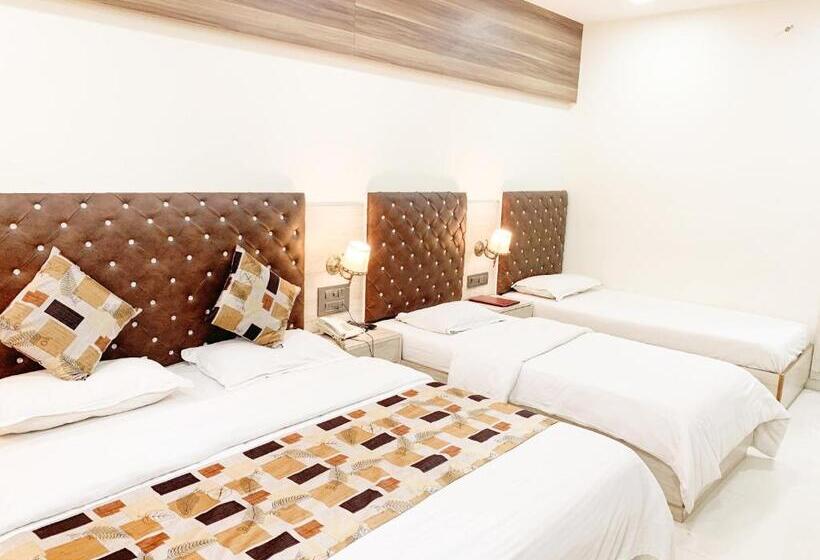 패밀리 스튜디오, Royale Heritage