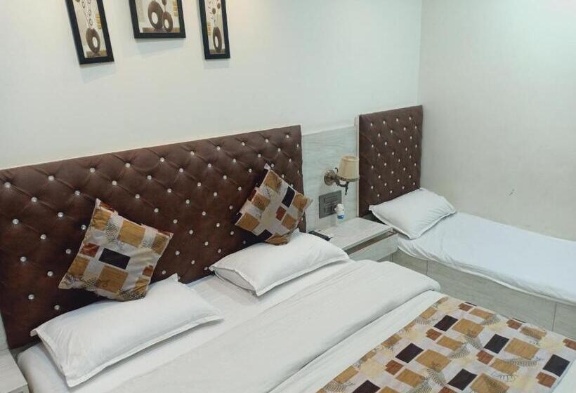 סטודיו משפחתי, Royale Heritage