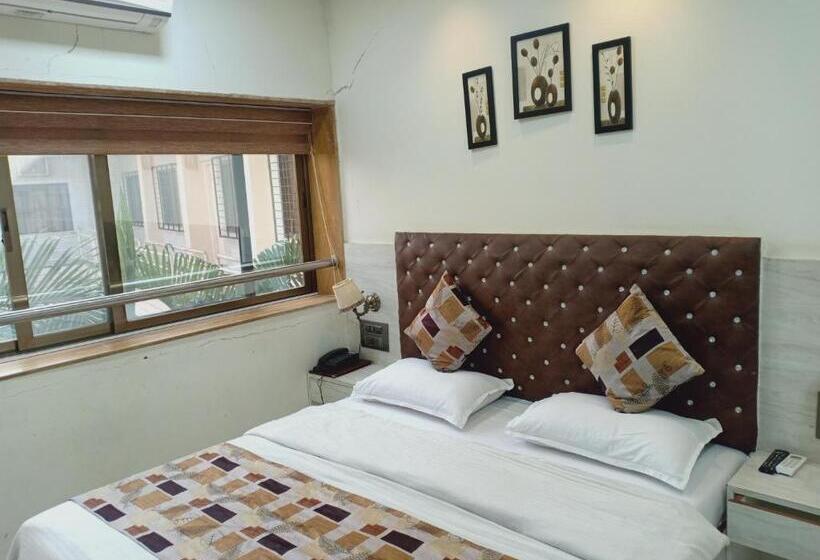 סטודיו משפחתי, Royale Heritage