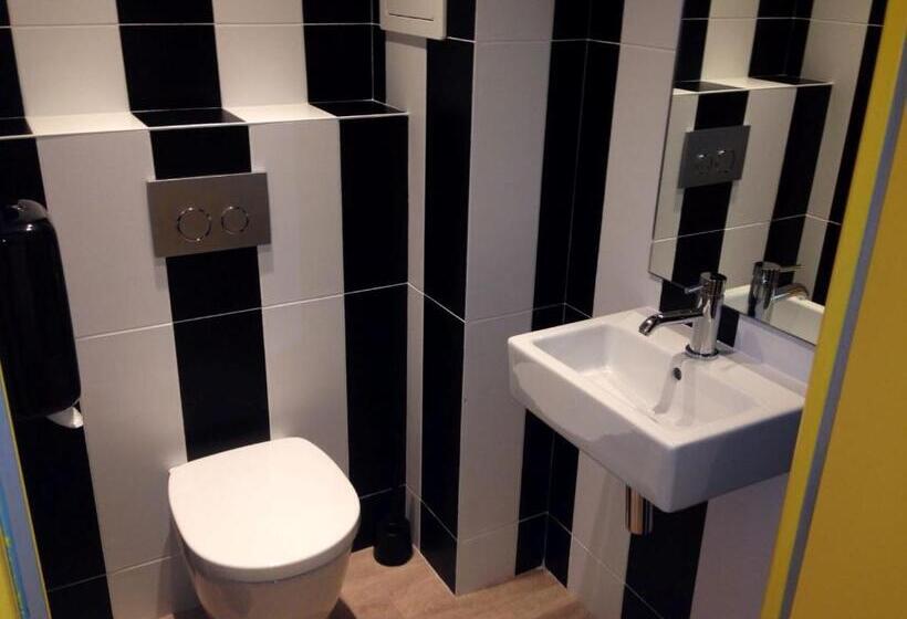 غرفة عائلية, The 3 Ducks Eiffel Tower By Hiphophostels