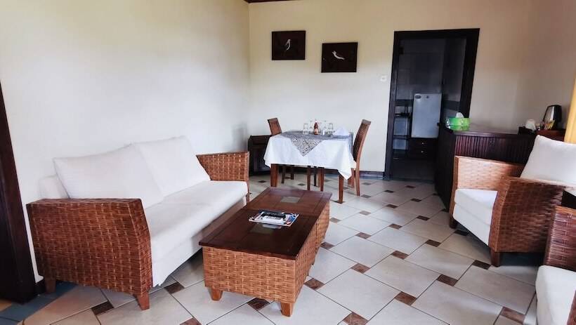 سوییت جونیور, Jinja Nile Resort