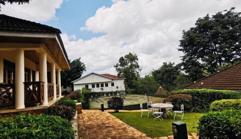 سوییت جونیور, Jinja Nile Resort