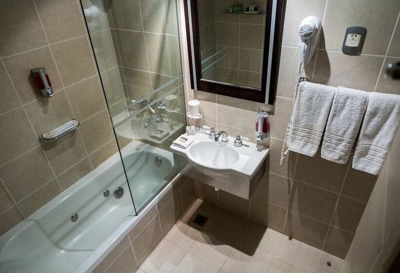 豪华三人间, Lennox Ushuaia