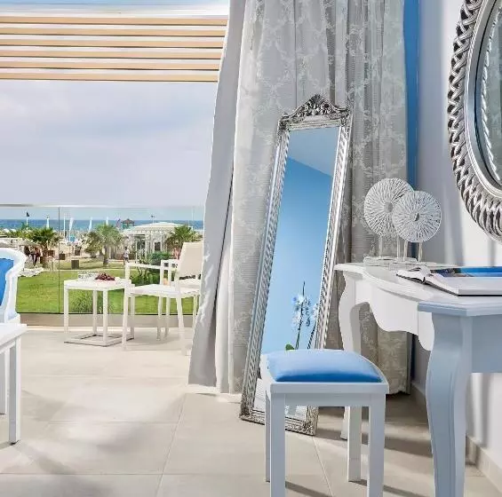 Juniorsviitti Uima-allas, Mythos Palace Resort & Spa