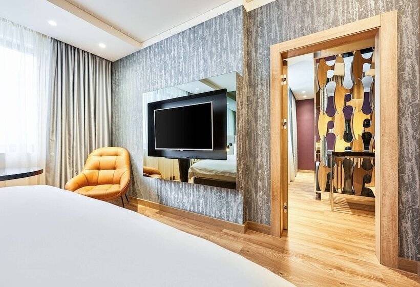 سوییت جونیور, Radisson Blu Hotel, Kyiv City Centre