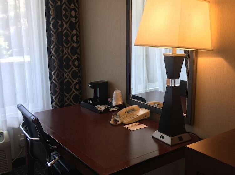 장애인을 위한 스위트, Best Western Plus Marina Shores