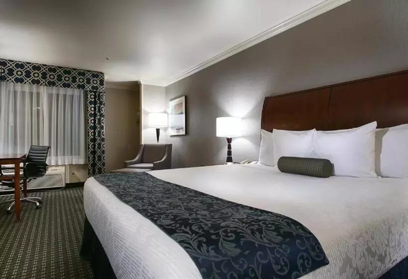 اتاق استاندارد با تخت بزرگ برای معلولان, Best Western Plus Marina Shores
