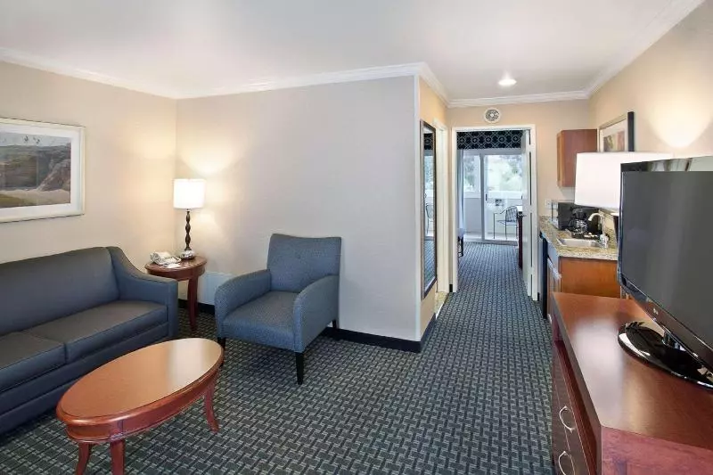 سوئیت با تخت بزرگ, Best Western Plus Marina Shores