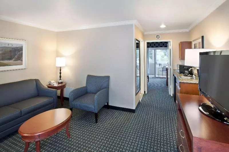 سوئیت با تخت بزرگ, Best Western Plus Marina Shores
