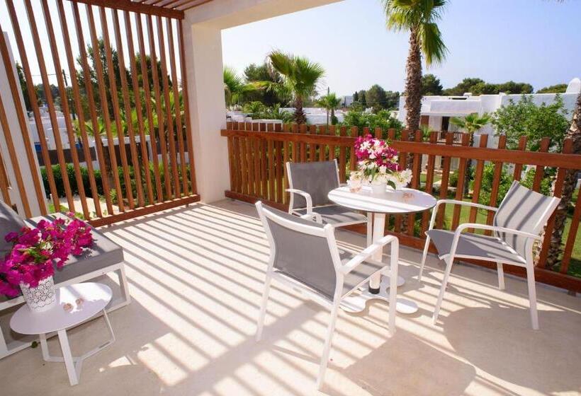 جناح جونيور مطل على الحديقة, Cala Llenya Resort Ibiza