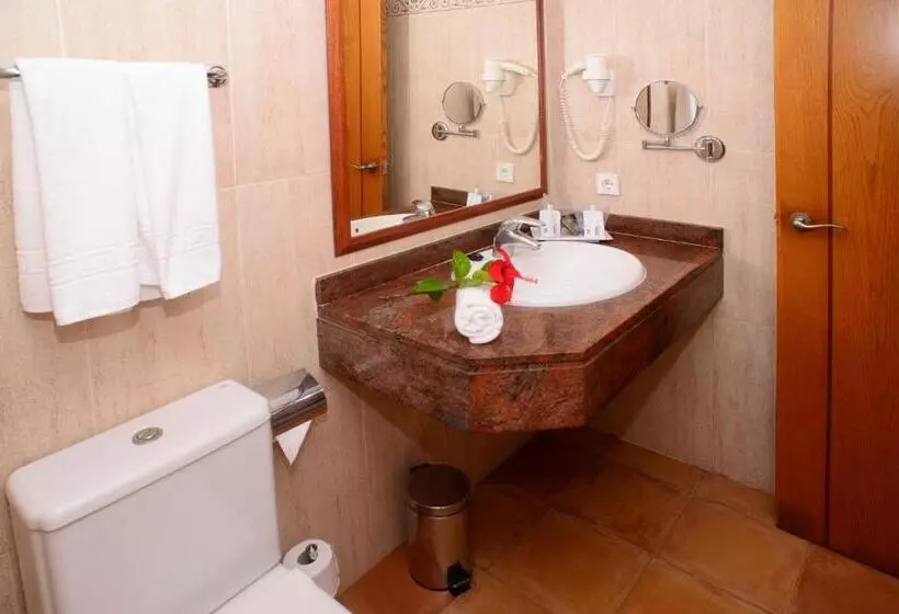 سوئیت جونیور با چشمانداز باغ, Cala Llenya Resort Ibiza