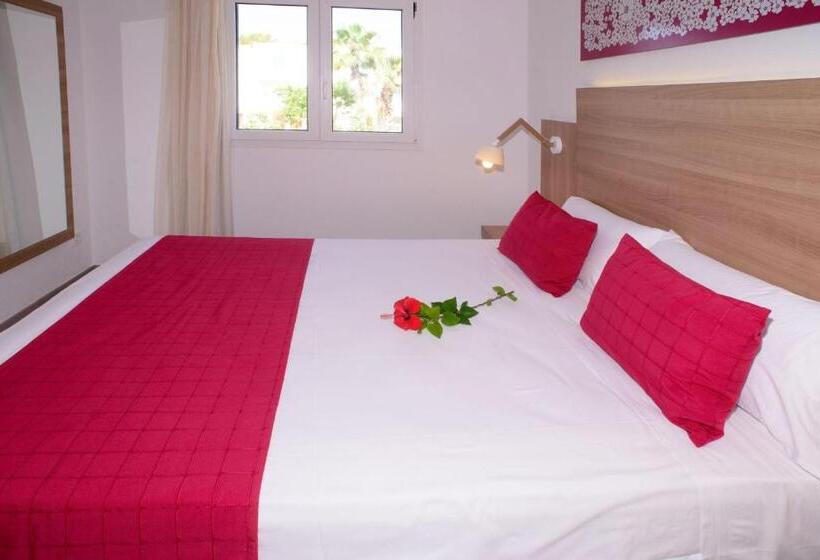 جناح جونيور, Cala Llenya Resort Ibiza