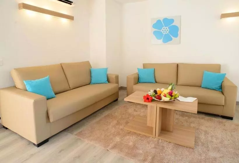 سوییت خانوادگی, Cala Llenya Resort Ibiza