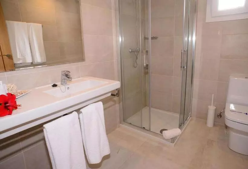 سوییت خانوادگی, Cala Llenya Resort Ibiza