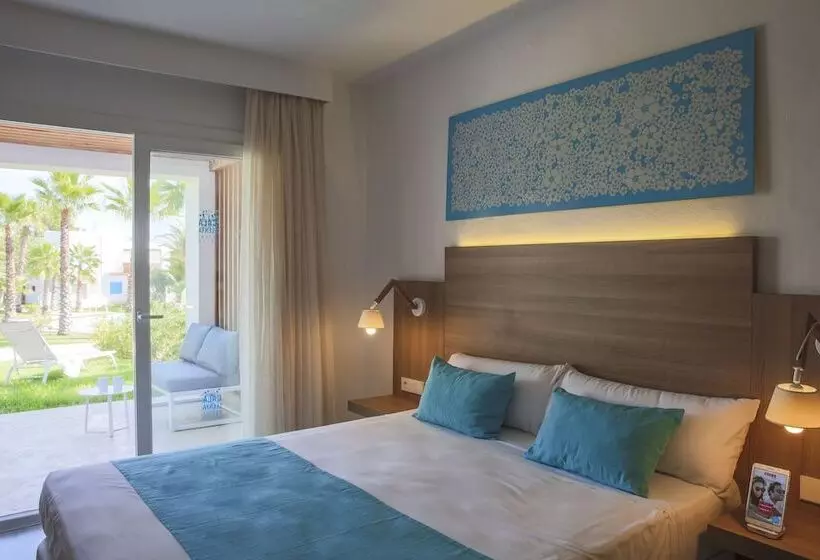 سوییت خانوادگی, Cala Llenya Resort Ibiza