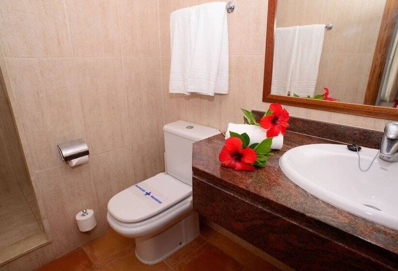 جناح جونيور مطل على الحديقة, Cala Llenya Resort Ibiza