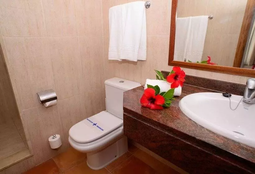 سوئیت جونیور با چشمانداز باغ, Cala Llenya Resort Ibiza