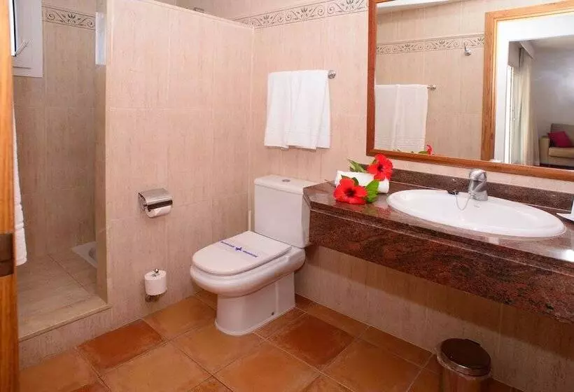 سوئیت جونیور با چشمانداز باغ, Cala Llenya Resort Ibiza