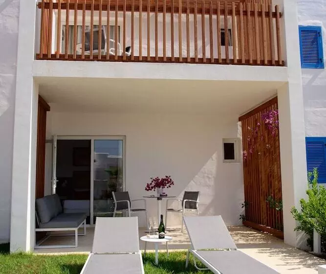 سوئیت جونیور با چشمانداز باغ, Cala Llenya Resort Ibiza