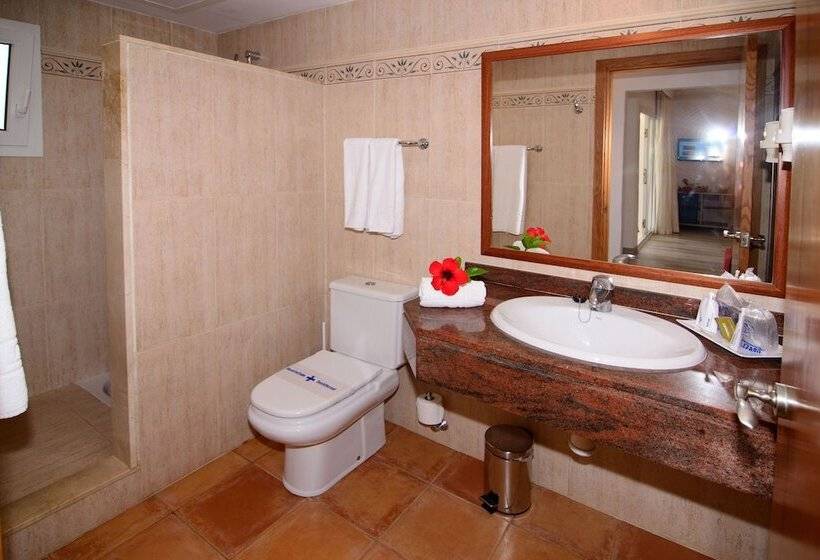 غرفة قياسية مطلّة علي الحديقة, Cala Llenya Resort Ibiza
