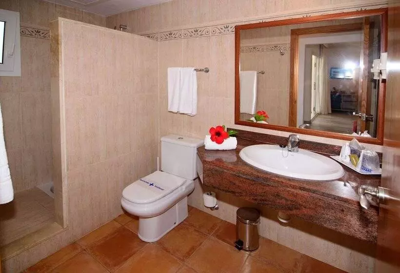 اتاق استاندارد با چشمانداز باغ, Cala Llenya Resort Ibiza