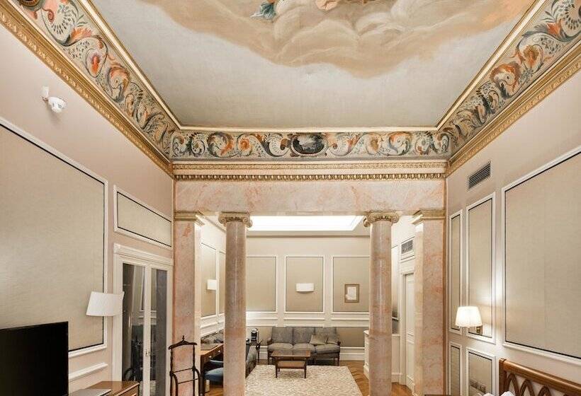 Полулюкс, Catalonia Las Cortes