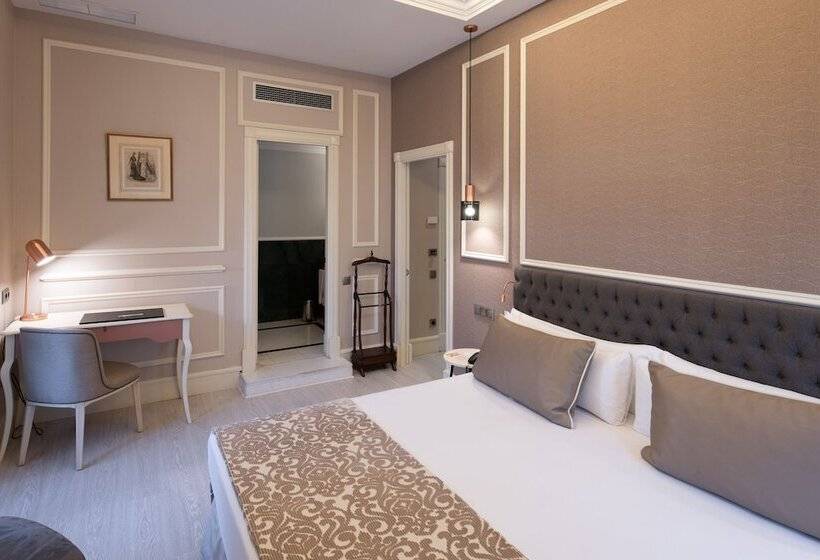 Номер Премиум, Catalonia Las Cortes