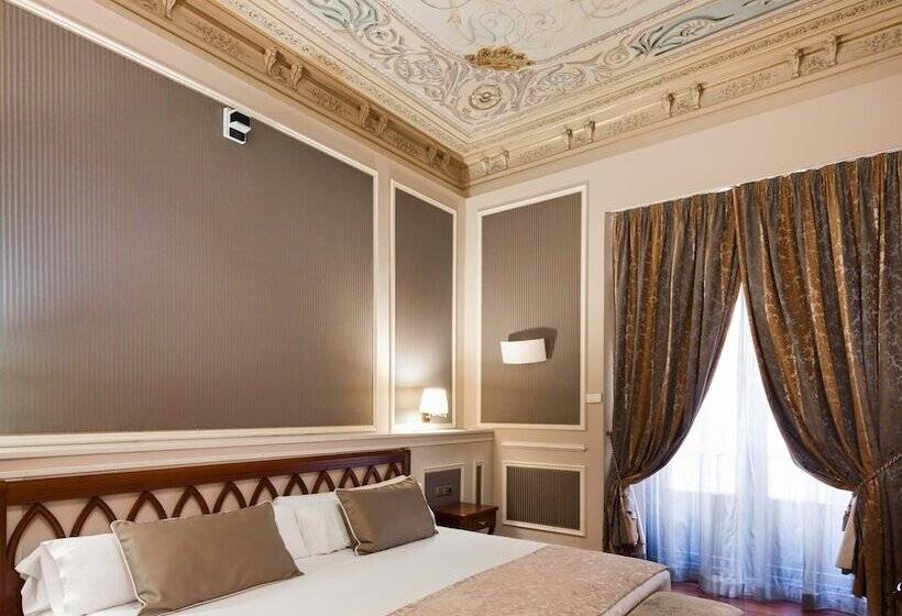 Люкс, Catalonia Las Cortes