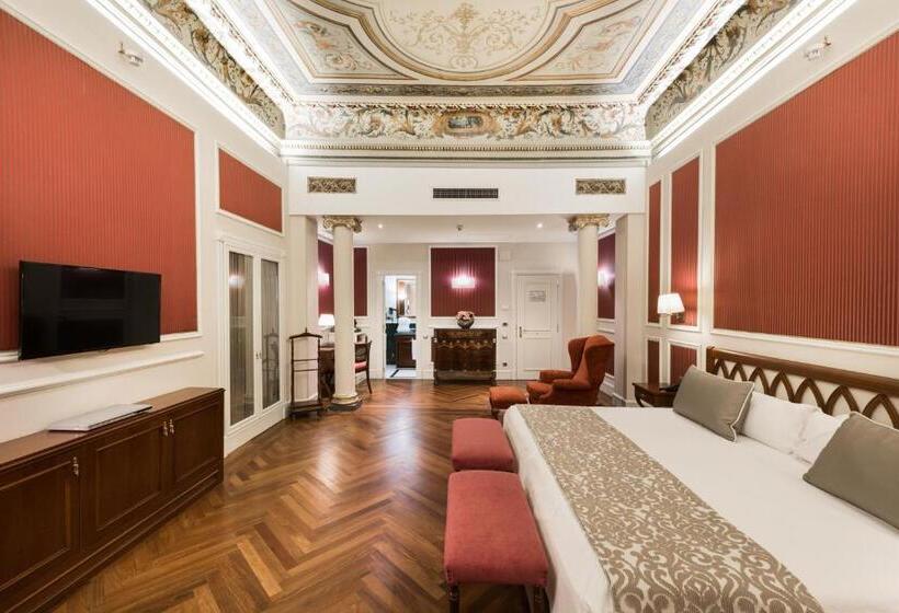 Полулюкс, Catalonia Las Cortes