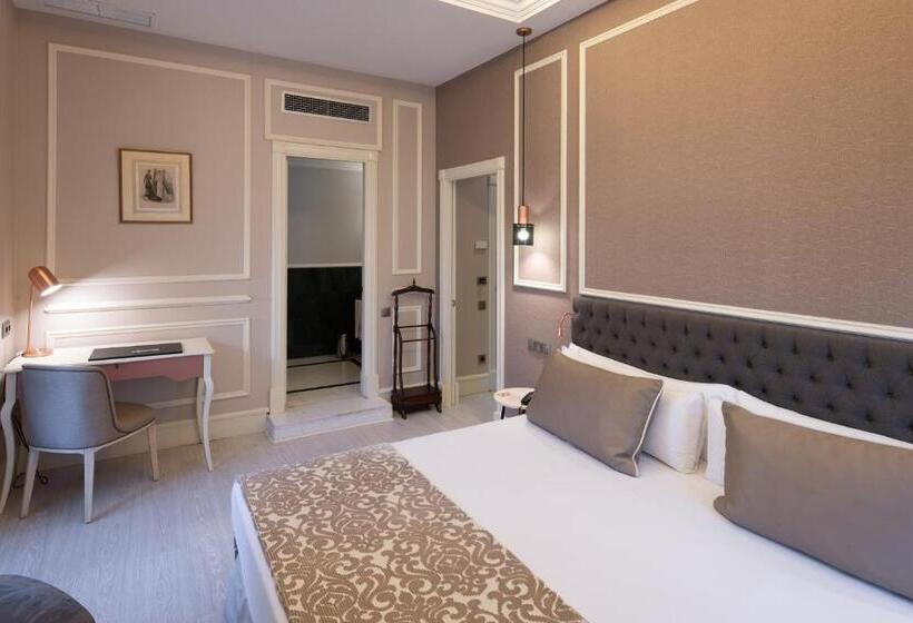 Номер Премиум, Catalonia Las Cortes