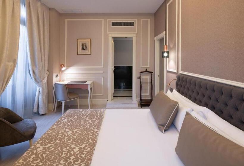 Номер Премиум, Catalonia Las Cortes